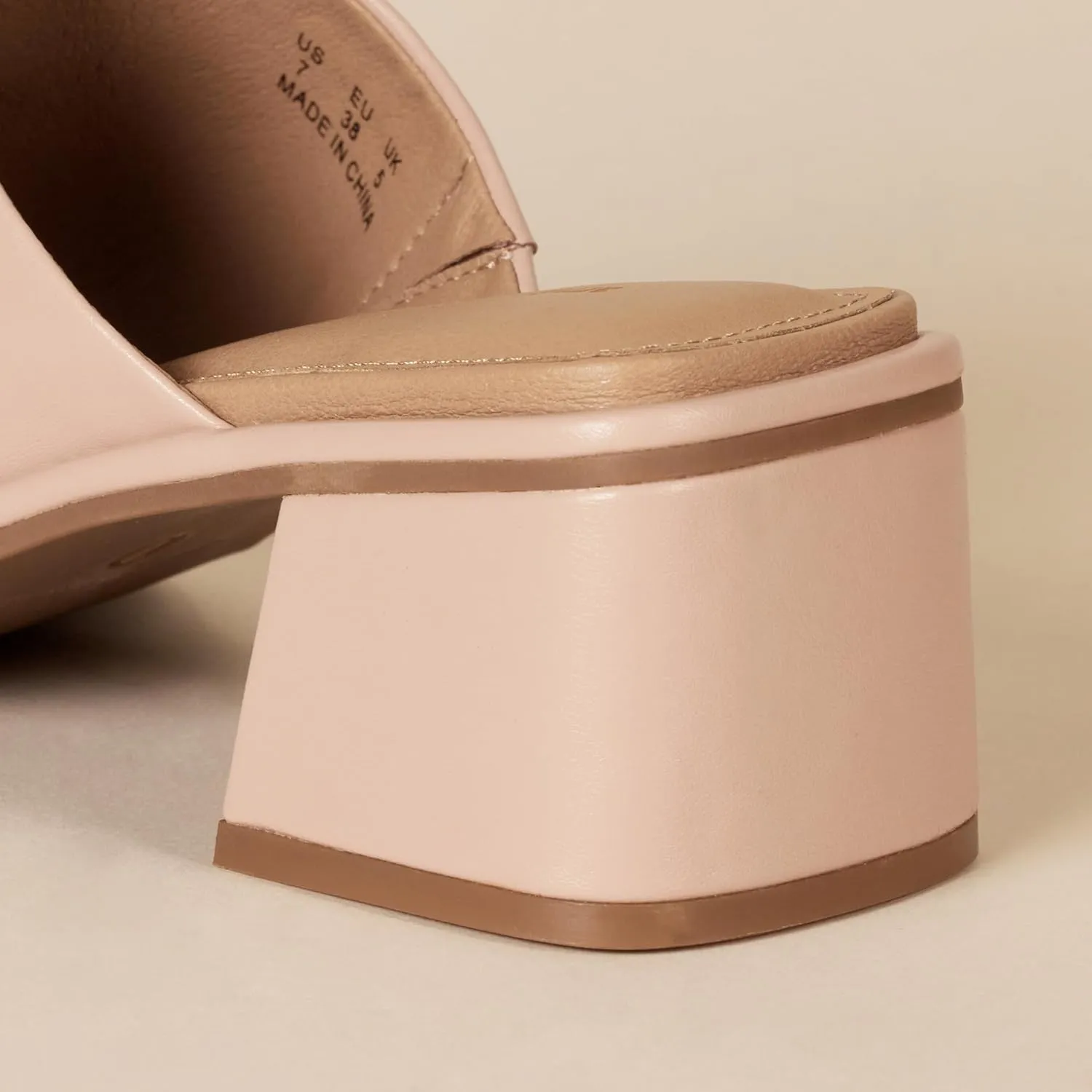 Amazon Essentials Women's Block Heel Mule