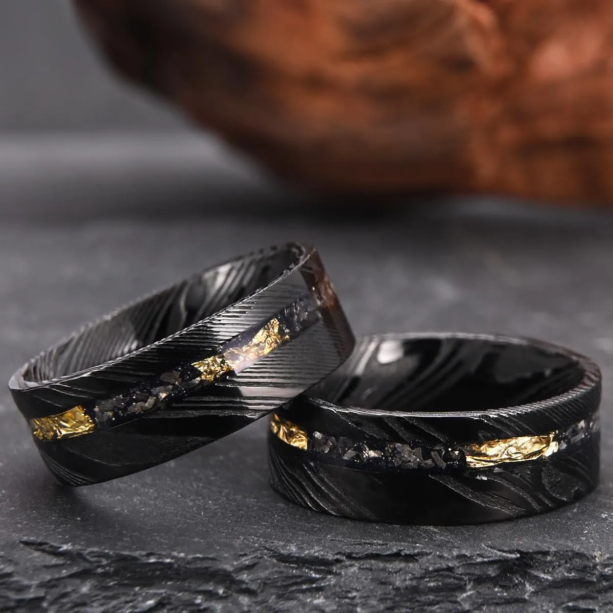 Black Damascus Steel Rings for Men Inlaid with Gold Foil Meteorite Fragments 8mm Flat Men's Wedding Bands Stylish and Comfortable Suitable for Party Anniversaries