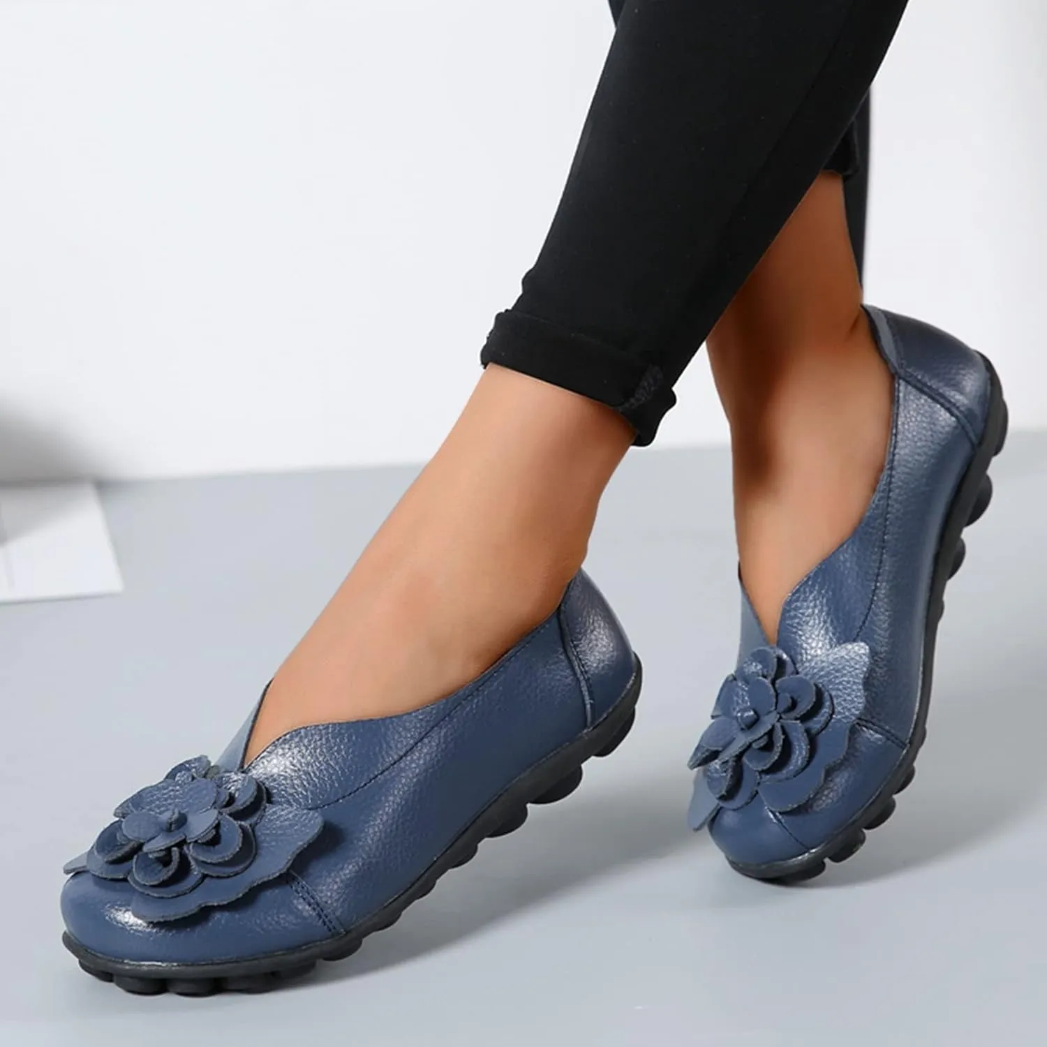 Comfortable Walking Slip on Flat Shoes Ladies Dressy Loafers Breathable Leather Wide Width Loafer Round Toe Wild Fashion Soft Casual Outdoor Sandals for Women