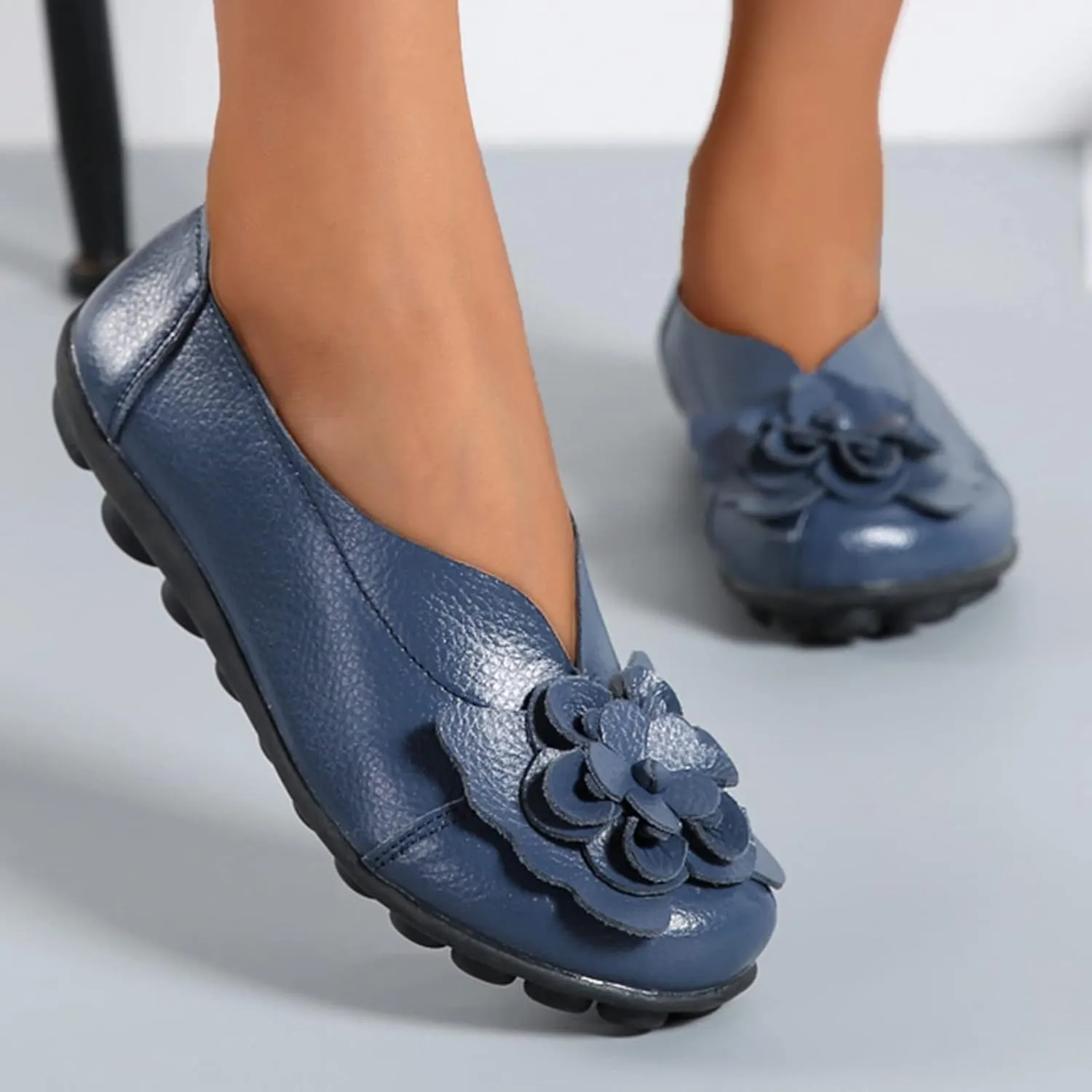 Comfortable Walking Slip on Flat Shoes Ladies Dressy Loafers Breathable Leather Wide Width Loafer Round Toe Wild Fashion Soft Casual Outdoor Sandals for Women