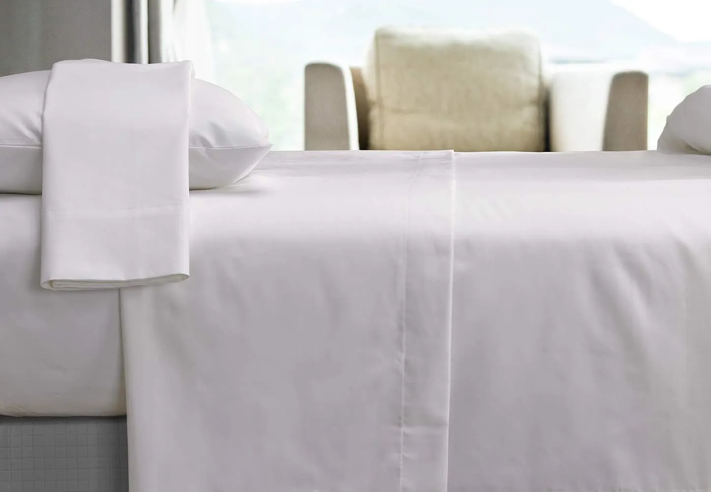 Courtyard by Marriott Hotel Signature 300 Thread Count Cotton Linens Set - White - Includes Flat, Fitted, and 2 Pillowcases - King
