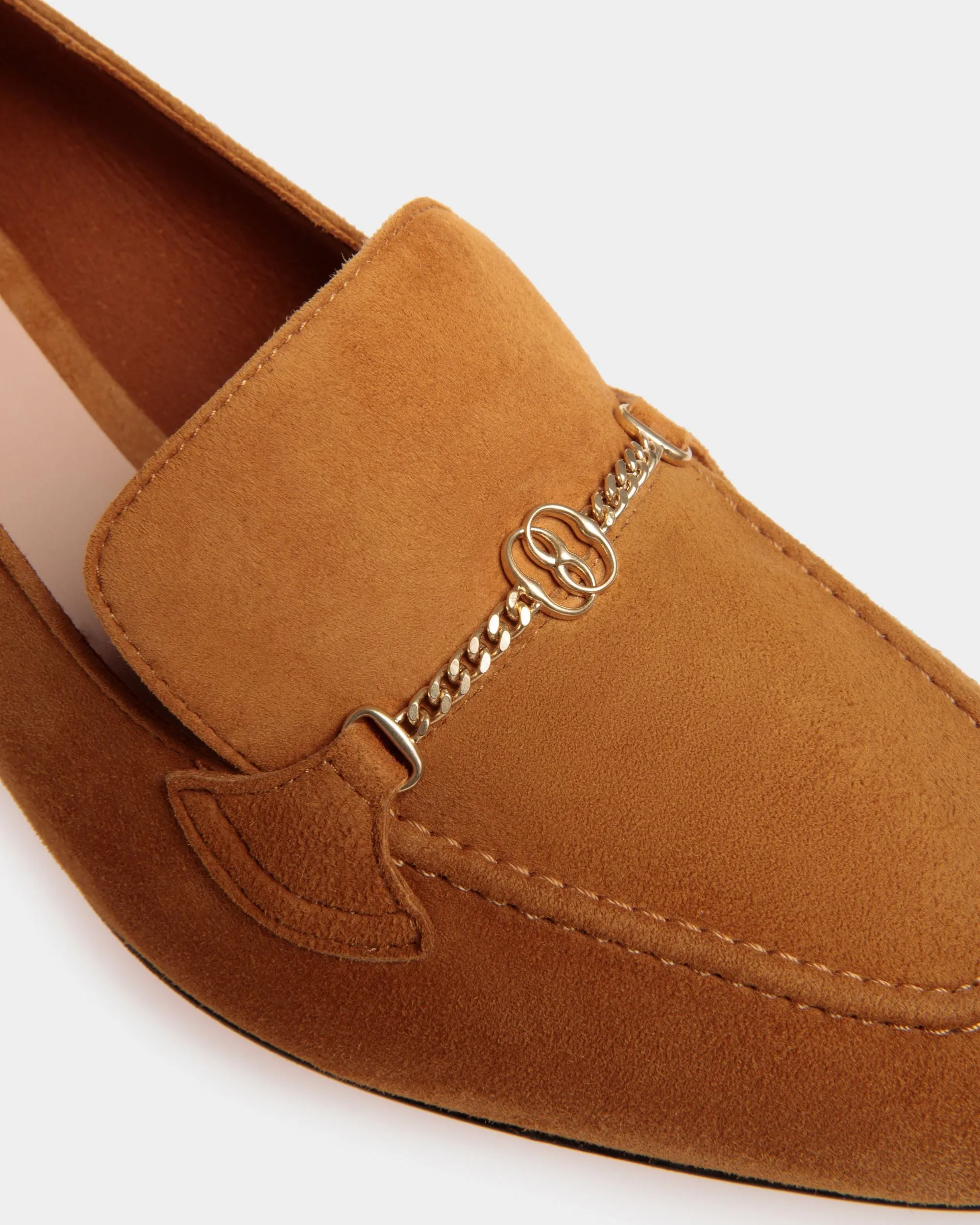 Daily Emblem Pump in Brown Suede