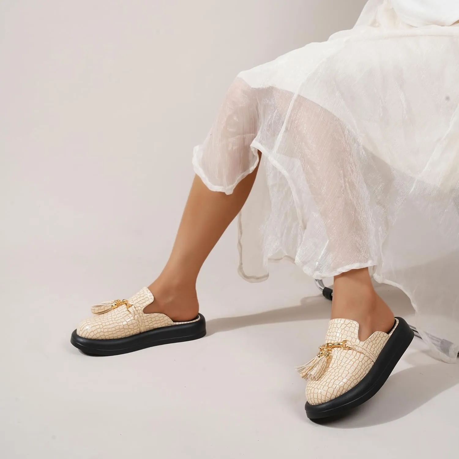 Dumalum Mules for Women Flats Closed Round Toe Slip on Sandals Comfortable Loafers Slides Shoes with Metal Chain Decor