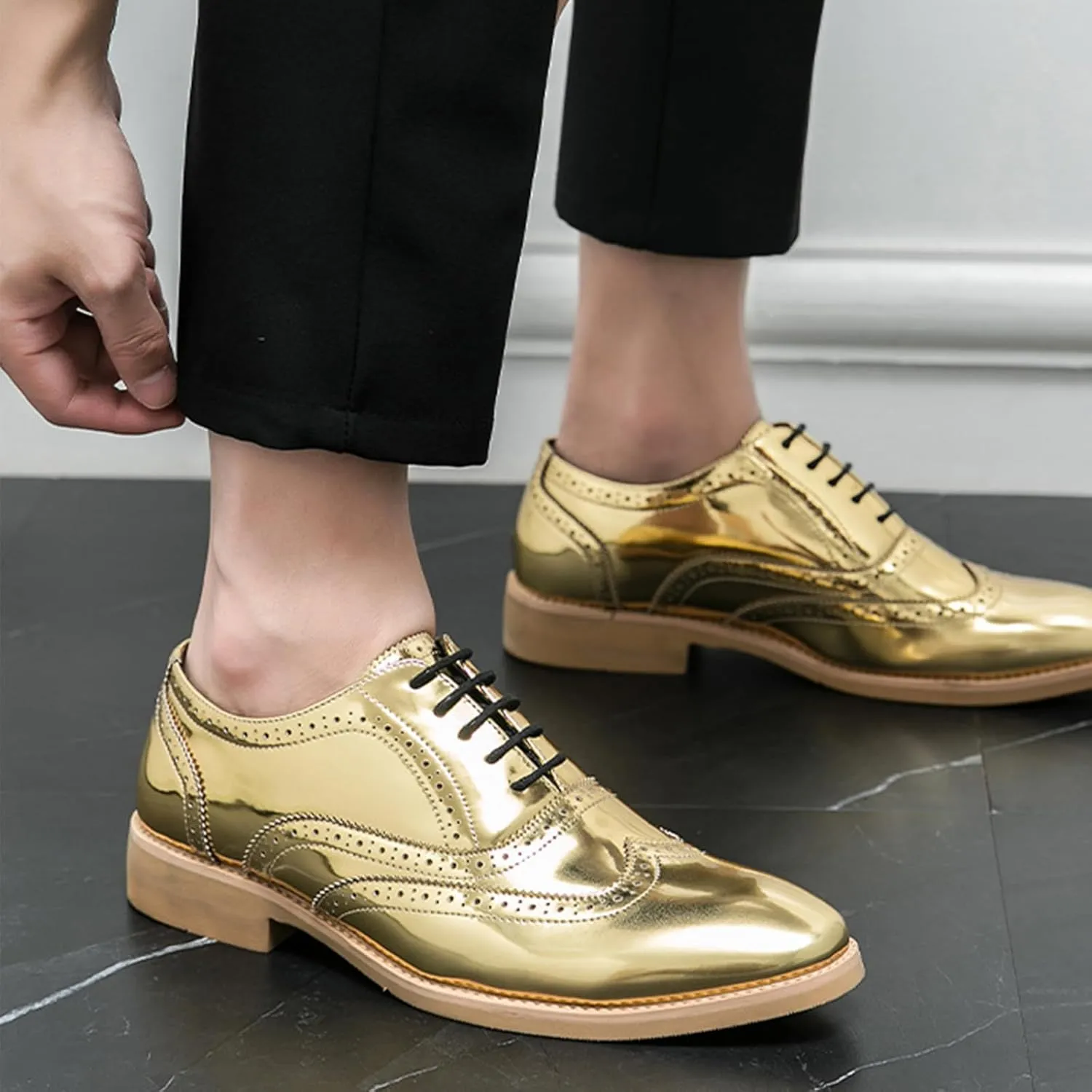 Men's Pointed Toe Wingtip Patent Leather Oxfords Formal Dress Shoes Fashion Retro Carved Brogue Lace Up Derby Business Shoes Soft Sole Breathable Comfory Wedding Tuxedo Shoes