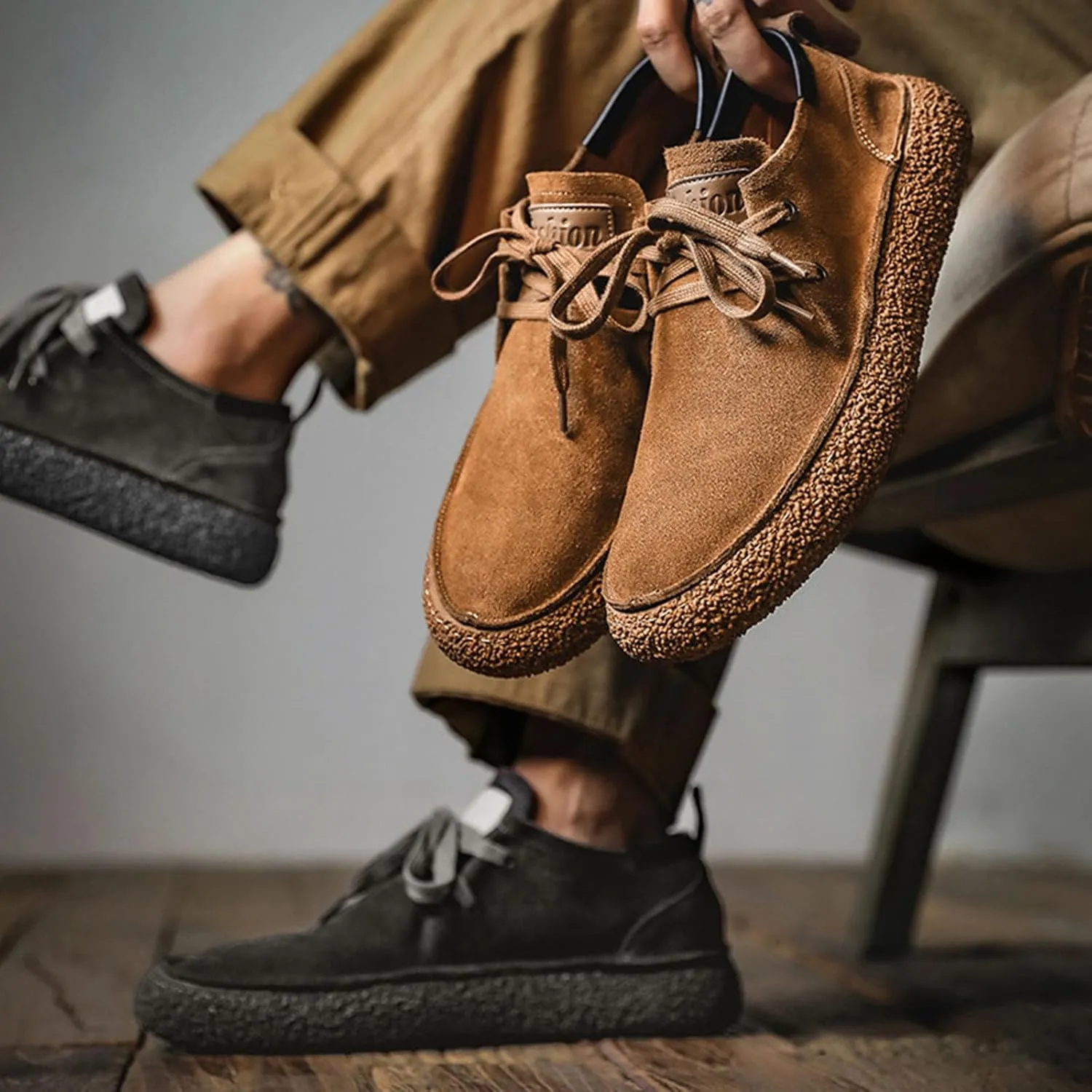 Men's Retro Suede Soft Sole Lace-Up Board Shoes Fashionable and Comfortable Non-Slip Flat Walking Shoes Classic Modern Brushed Leather Oxfords