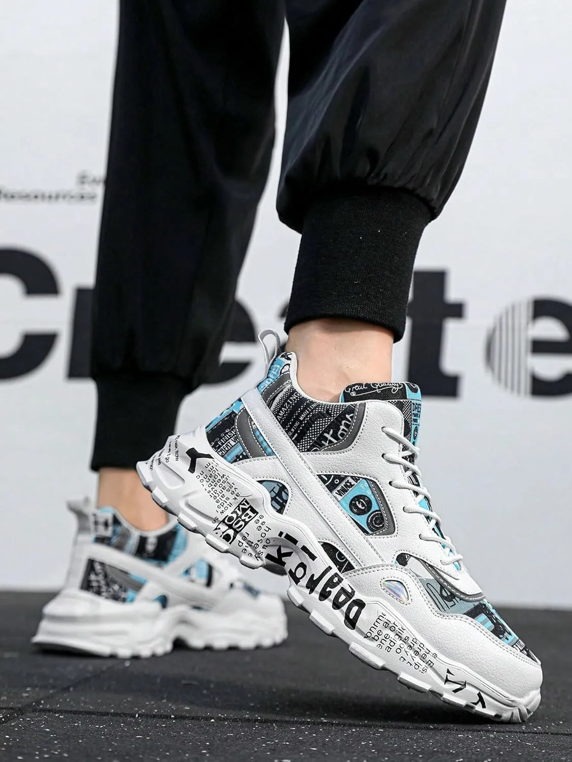 Men's White Thick-Soled Athletic Shoes With Graffiti Pattern, Lace-Up Front, Comfortable, Lightweight, Round Toe, Versatile, Breathable, Suitable For Walking, Casual, Sports And Campus Youth Style