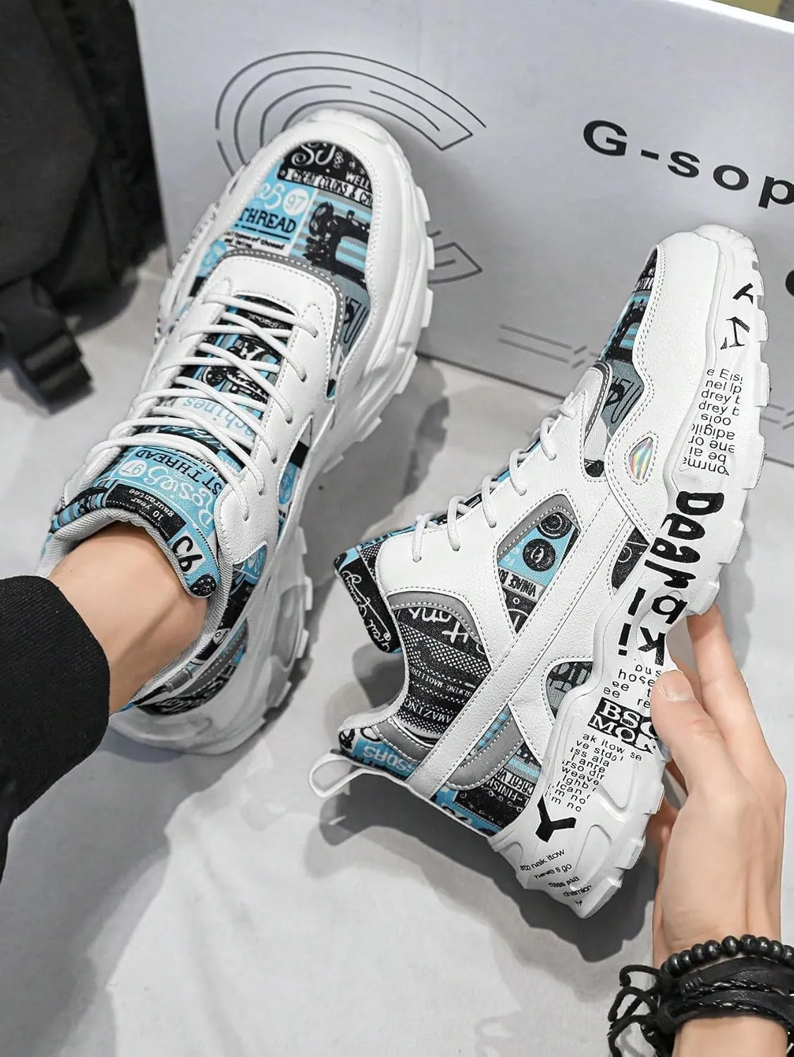 Men's White Thick-Soled Athletic Shoes With Graffiti Pattern, Lace-Up Front, Comfortable, Lightweight, Round Toe, Versatile, Breathable, Suitable For Walking, Casual, Sports And Campus Youth Style