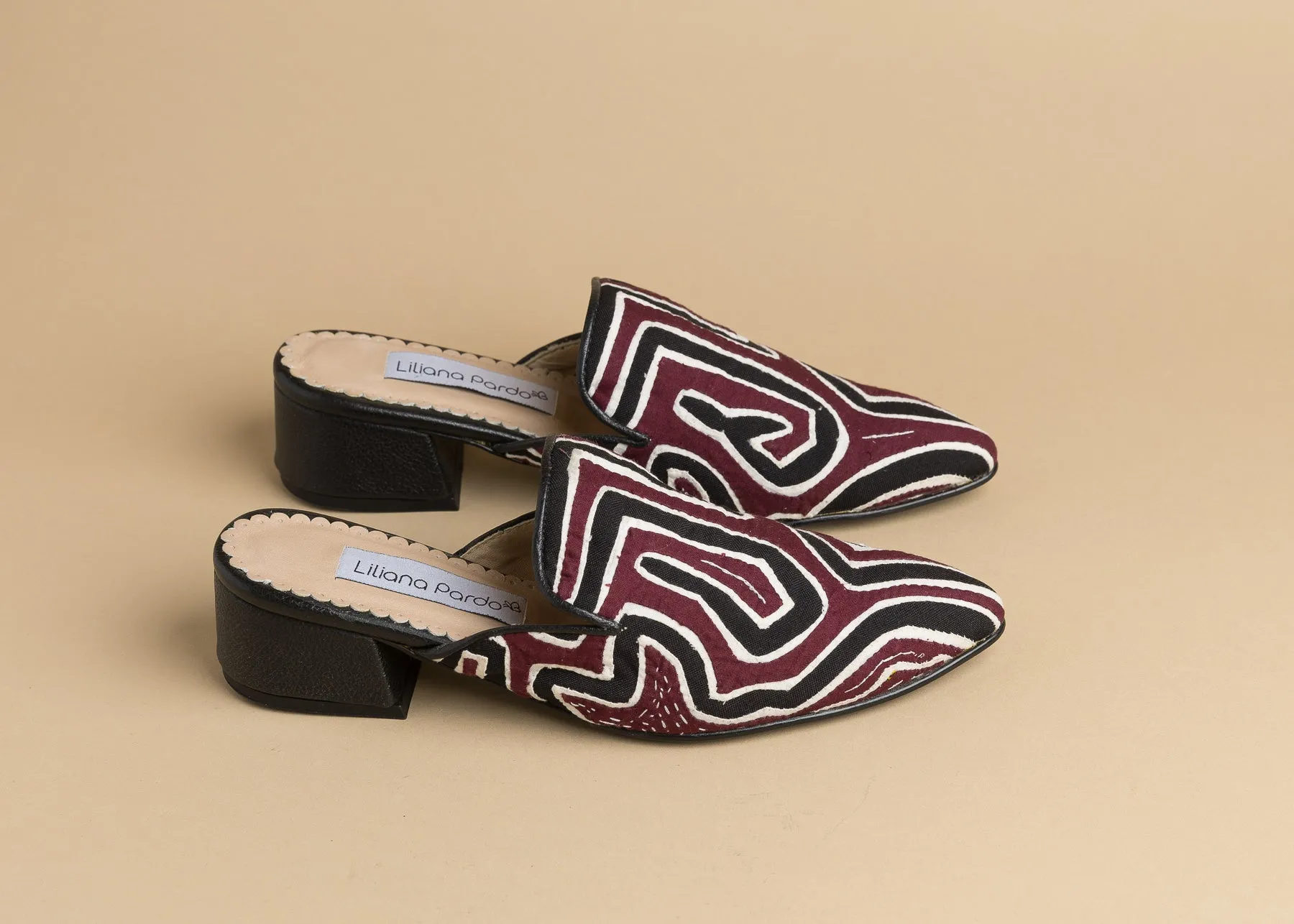 Mola Mule | Black Wine & White