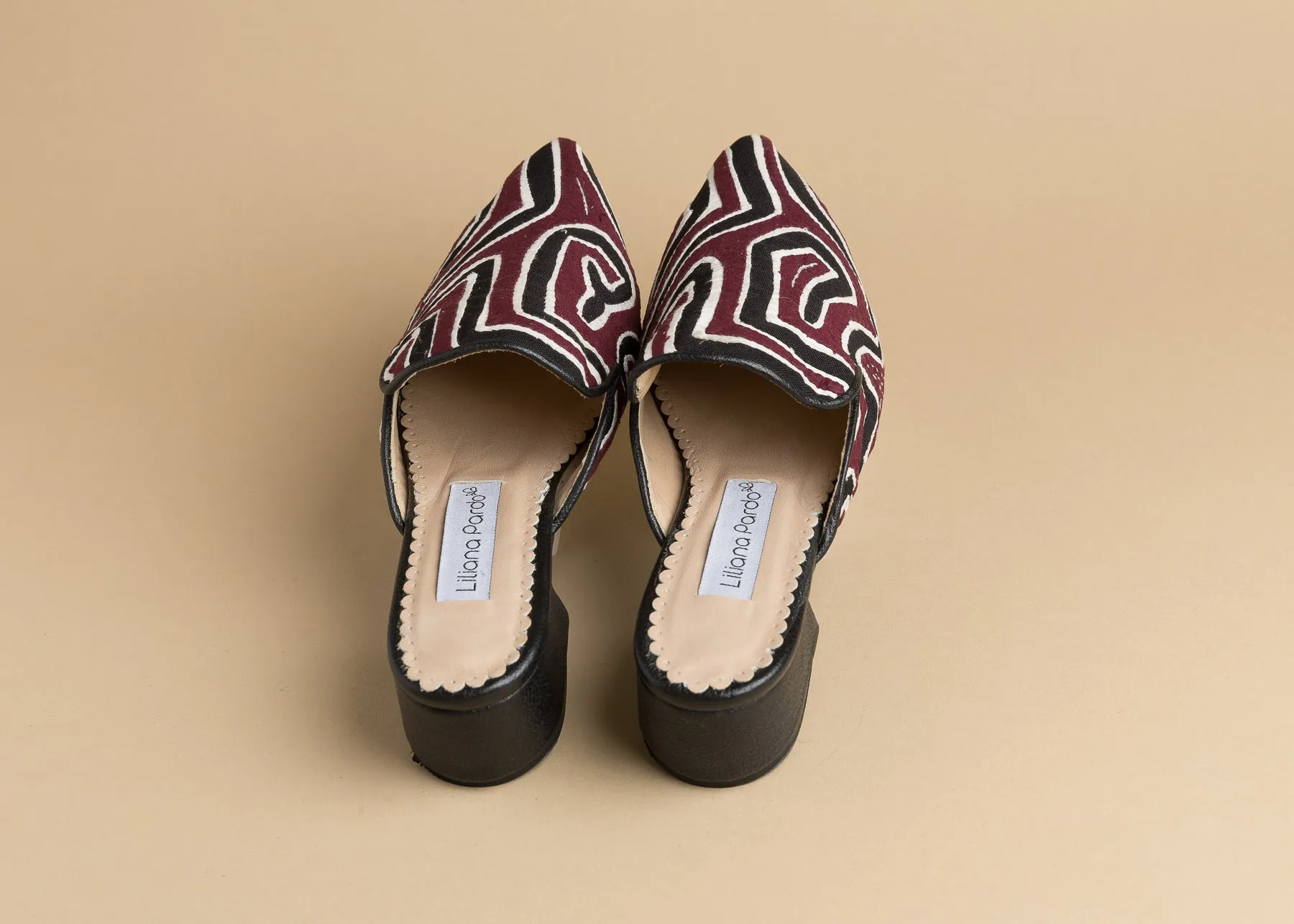 Mola Mule | Black Wine & White