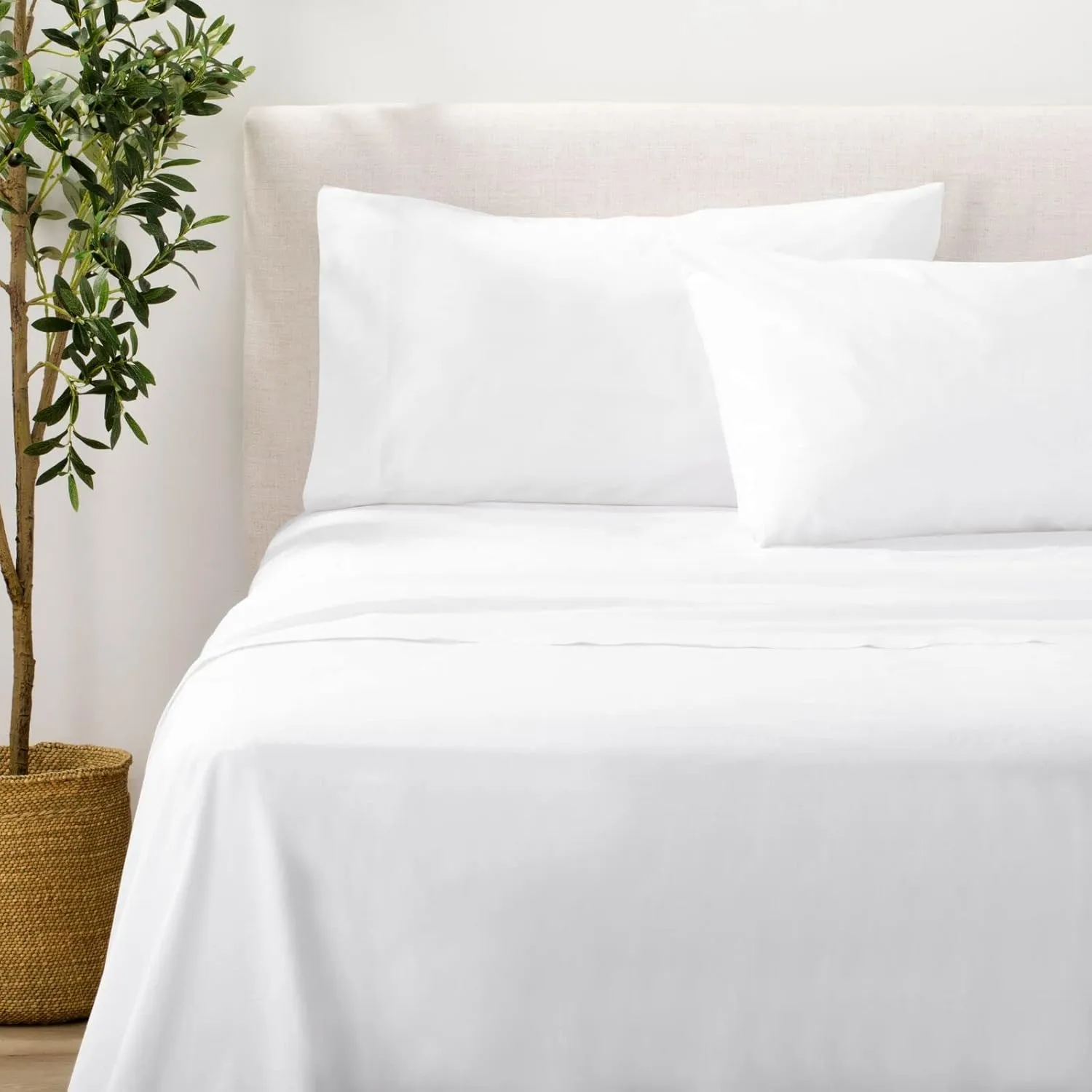 Nate Home by Nate Berkus 200TC 100% Cotton Percale 4-Piece Sheet Set | Crisp, Cool, and Breathable Bedding from mDesign - Full Size - 1 Flat Sheet/1 Fitted Sheet/2 Pillowcases, Snow (White)