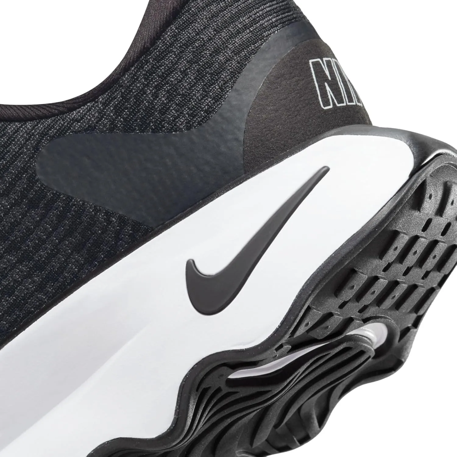Nike Men's Motiva Sneaker