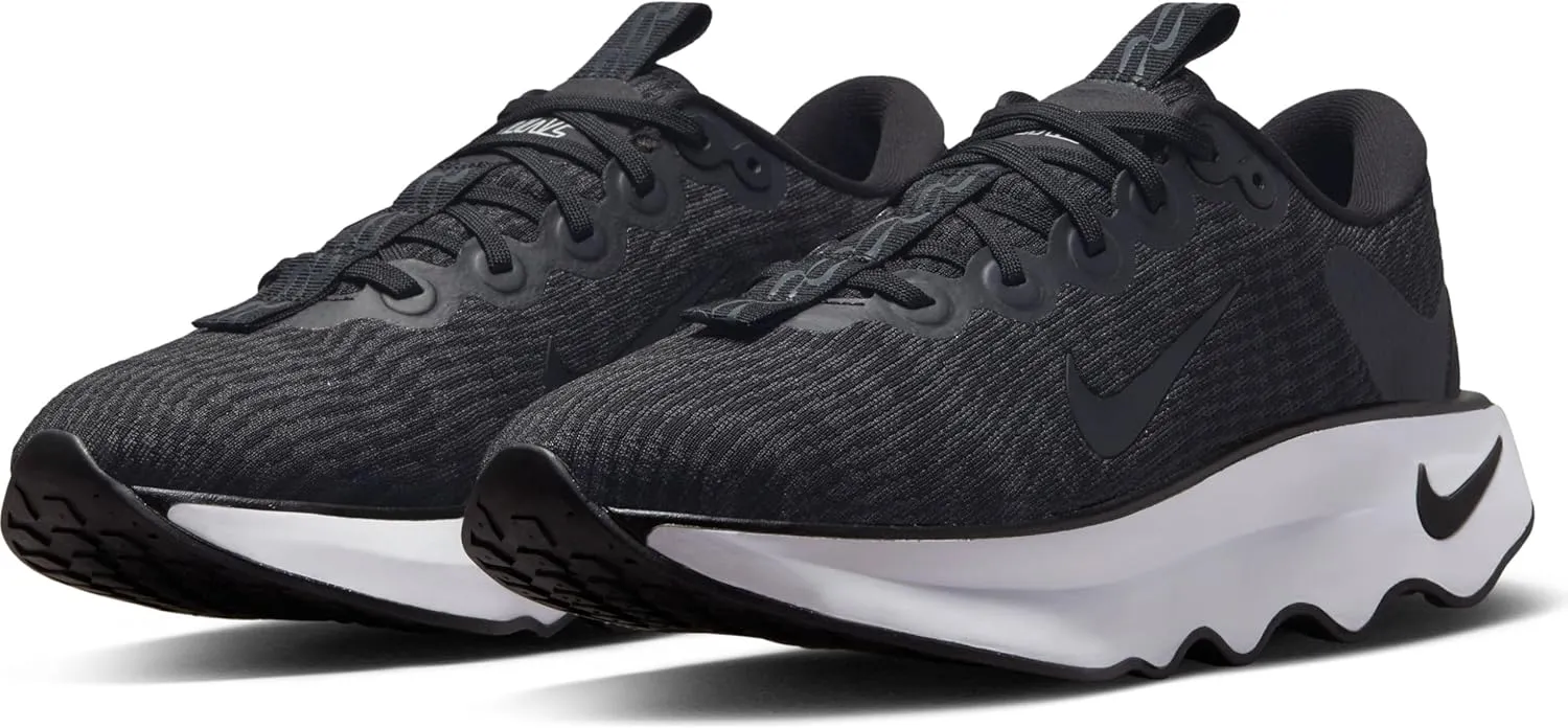 Nike Men's Motiva Sneaker