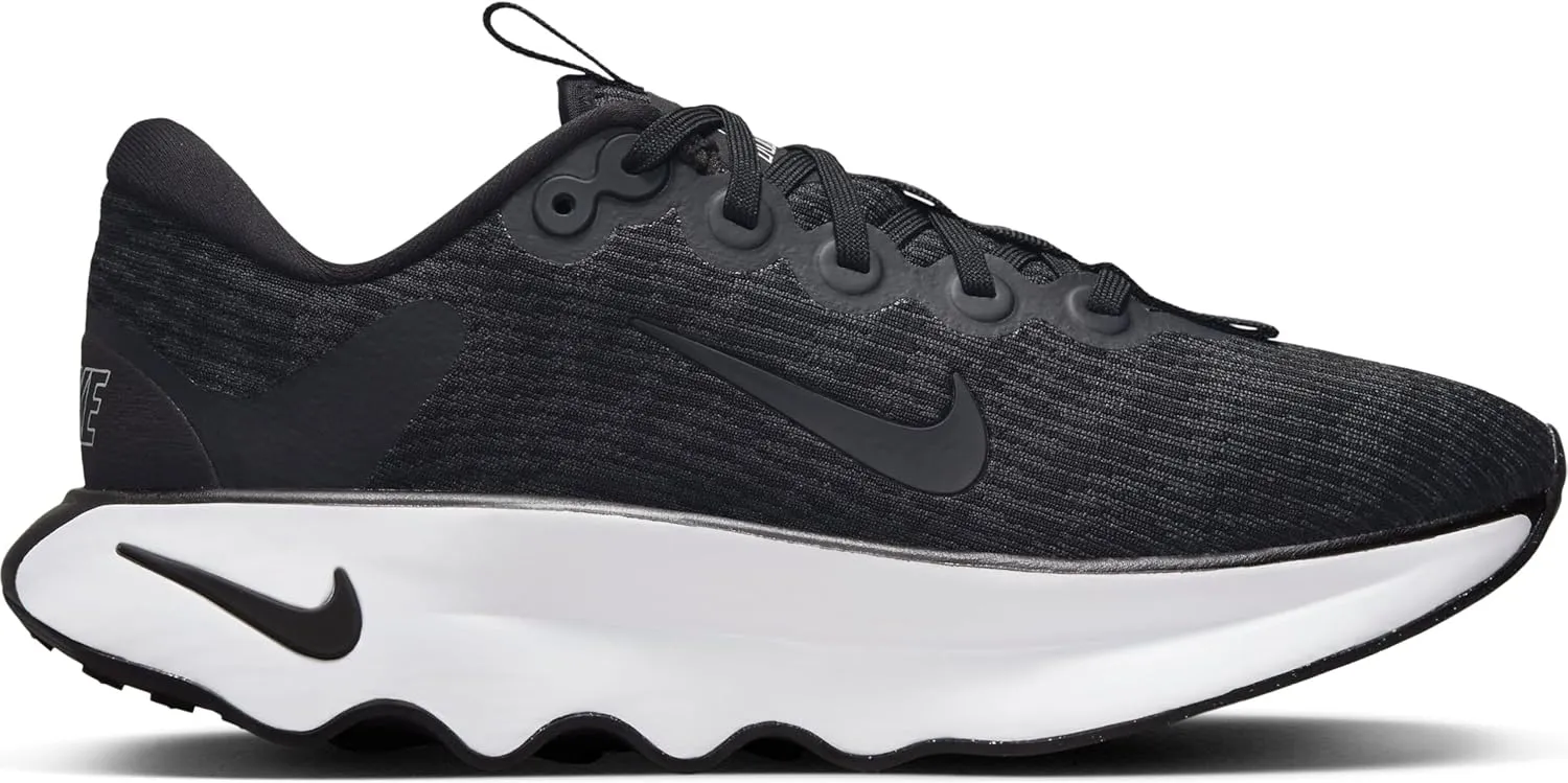 Nike Men's Motiva Sneaker