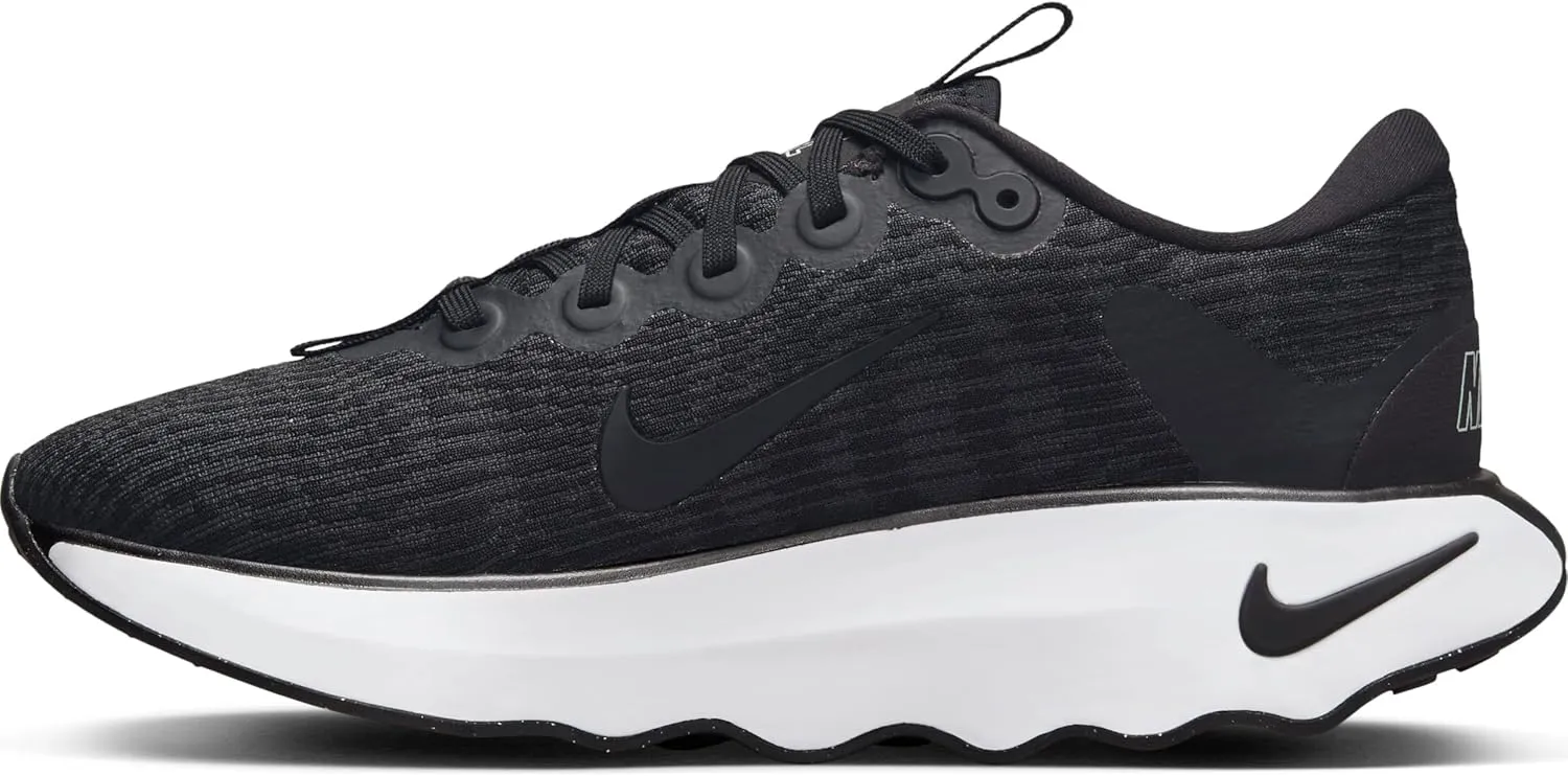 Nike Men's Motiva Sneaker