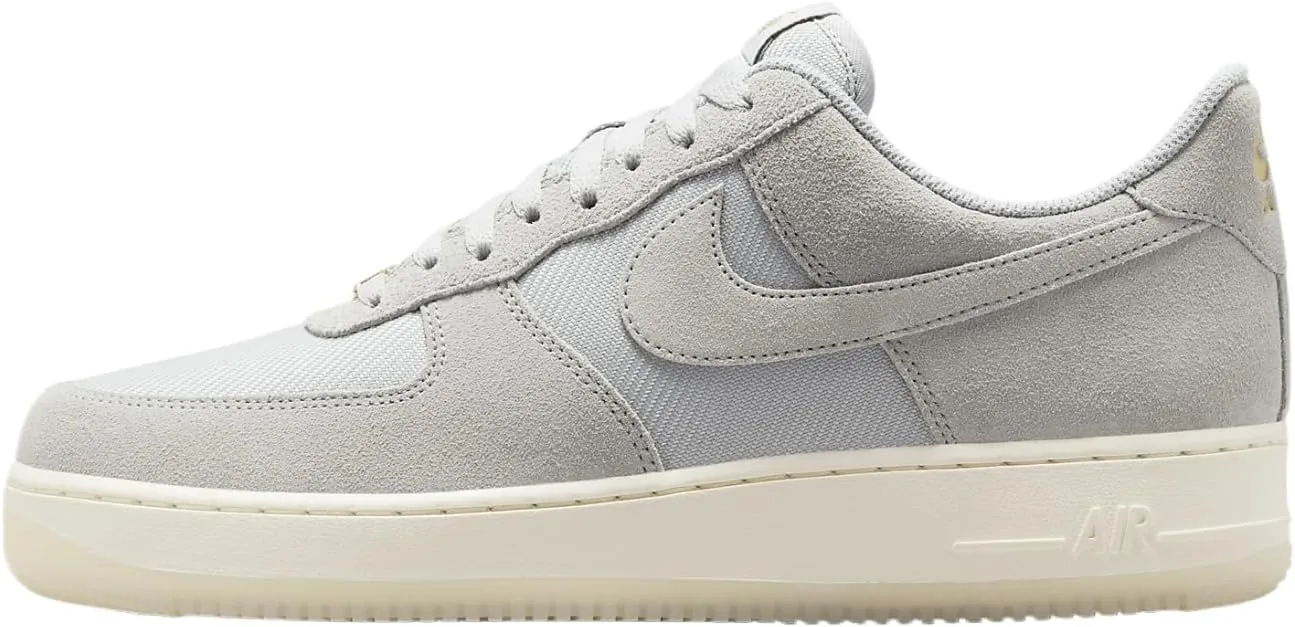NIKE Men's Sneaker