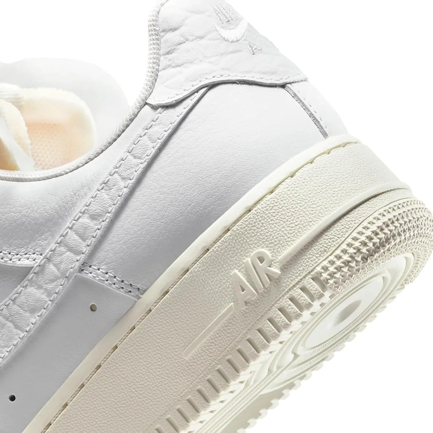 NIKE Men's Sneaker
