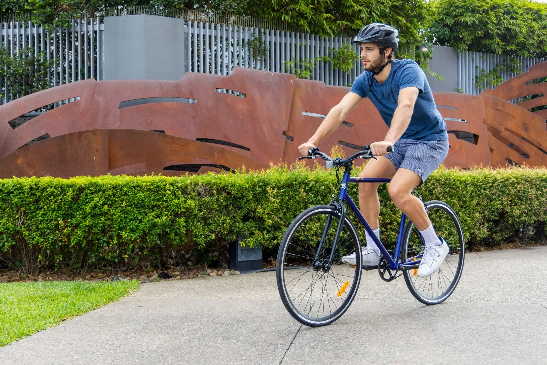 Pedal Messenger 3 Berlin Flat Bar Road Bike Midnight Blue