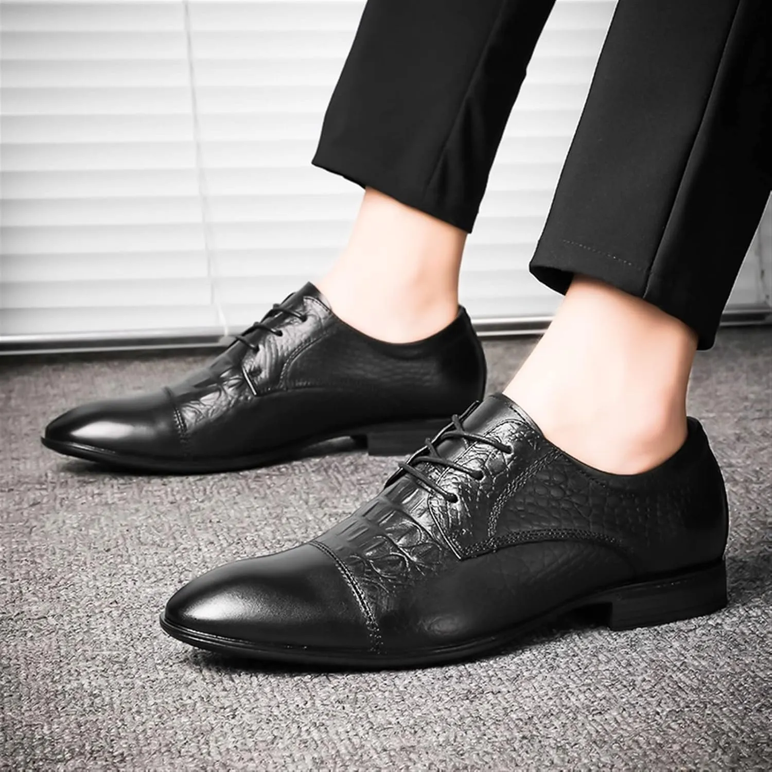 Single Season Dress Oxford for Men Lace Up Crocodile Embossed Cap Toe Derby Shoes Leather Low Top Rubber Sole Slip Resistant Block Heel Prom Very Popular Among Young People