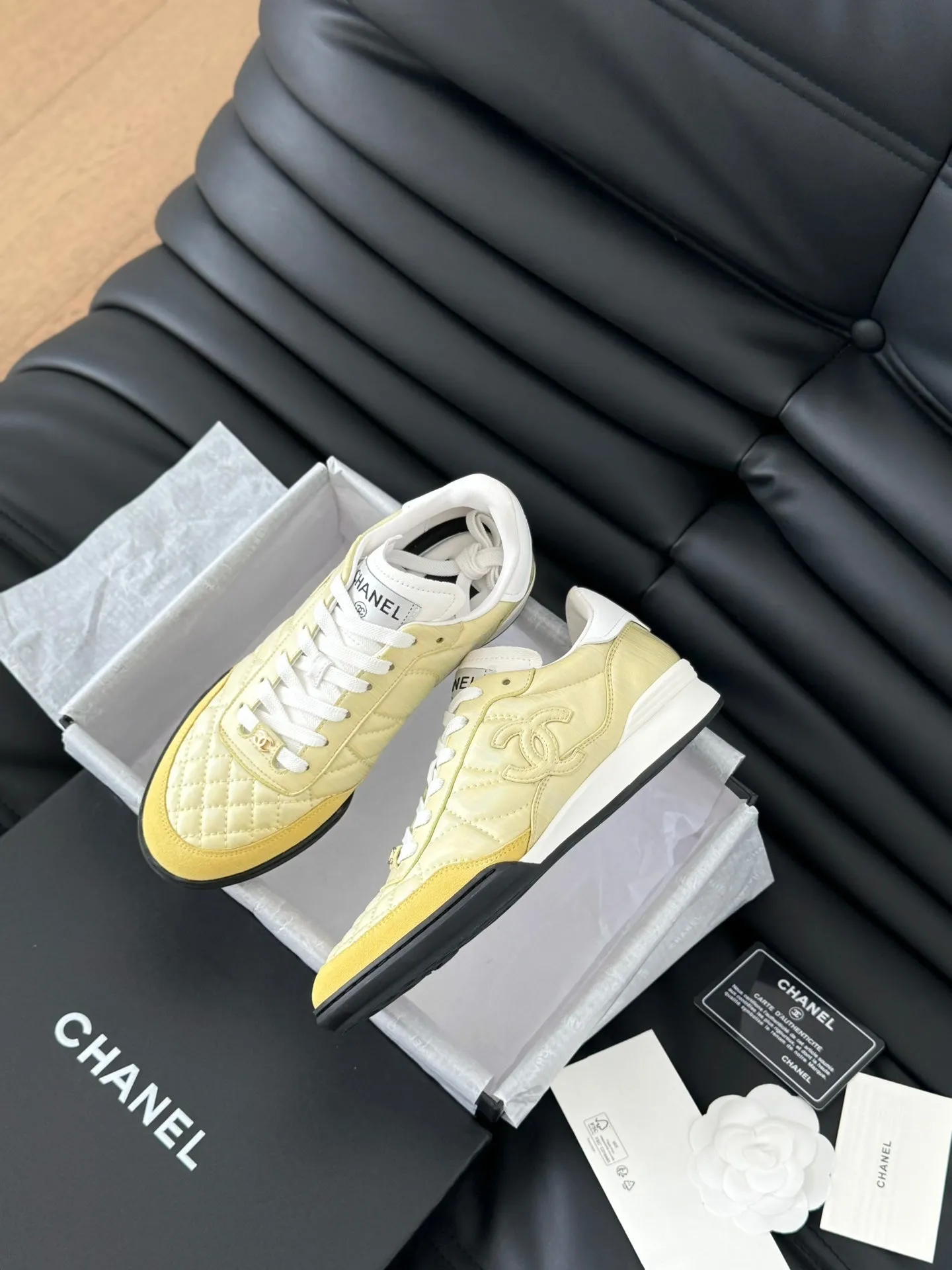 SNEAKER LIGHT EMBROIDERED Winter savings IN WHITE YELLOW MIX Oversized savings LAMBSKIN CHANEL
