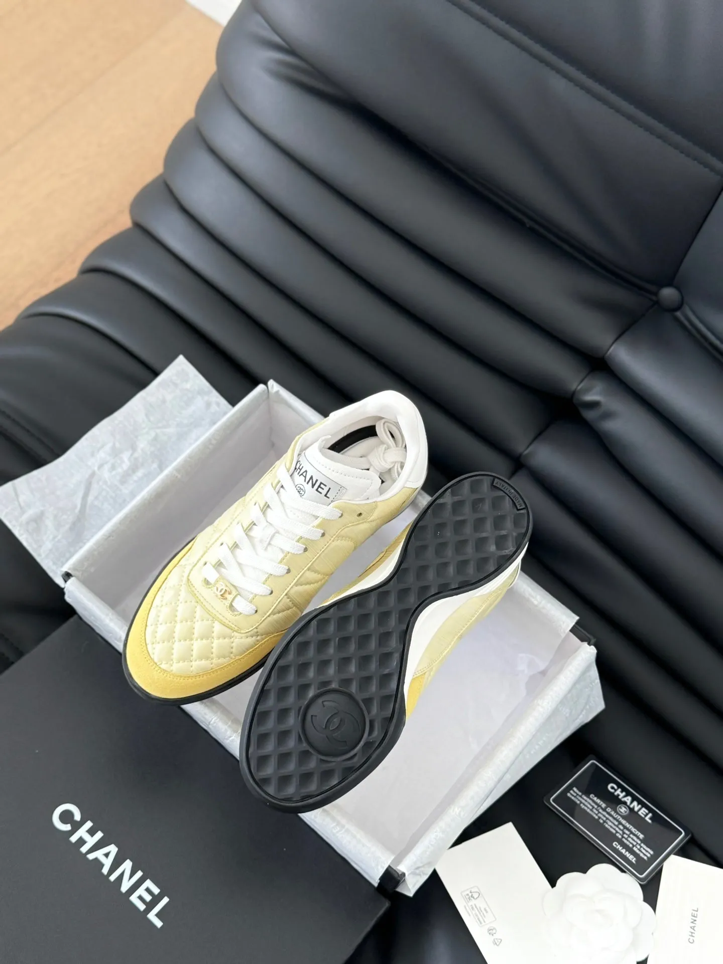 SNEAKER LIGHT EMBROIDERED Winter savings IN WHITE YELLOW MIX Oversized savings LAMBSKIN CHANEL