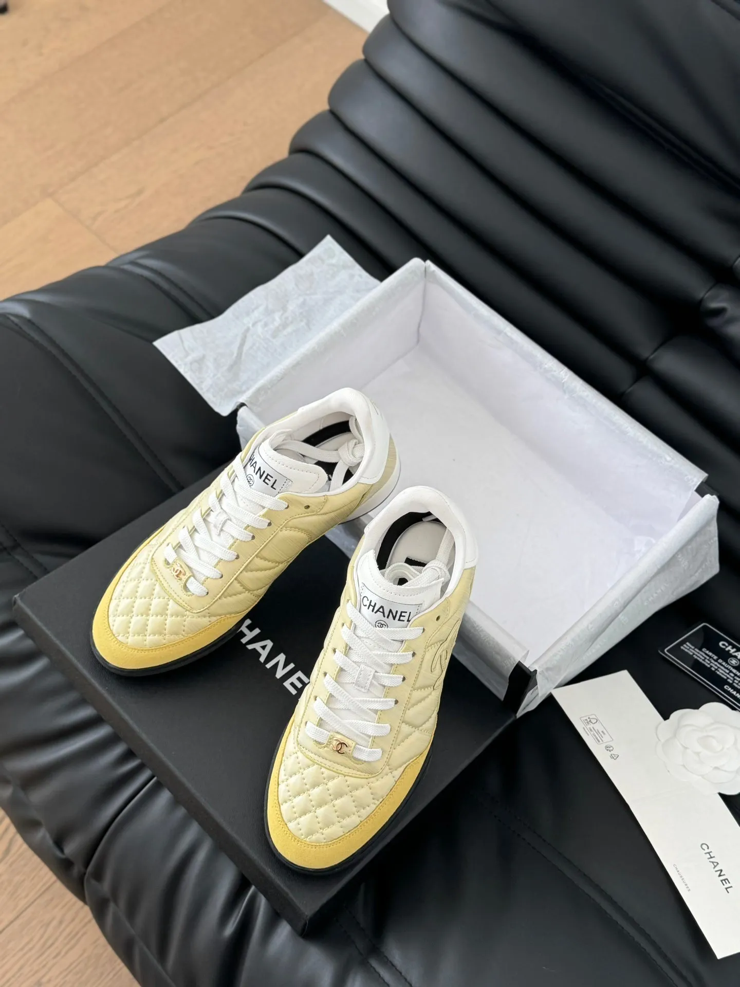 SNEAKER LIGHT EMBROIDERED Winter savings IN WHITE YELLOW MIX Oversized savings LAMBSKIN CHANEL