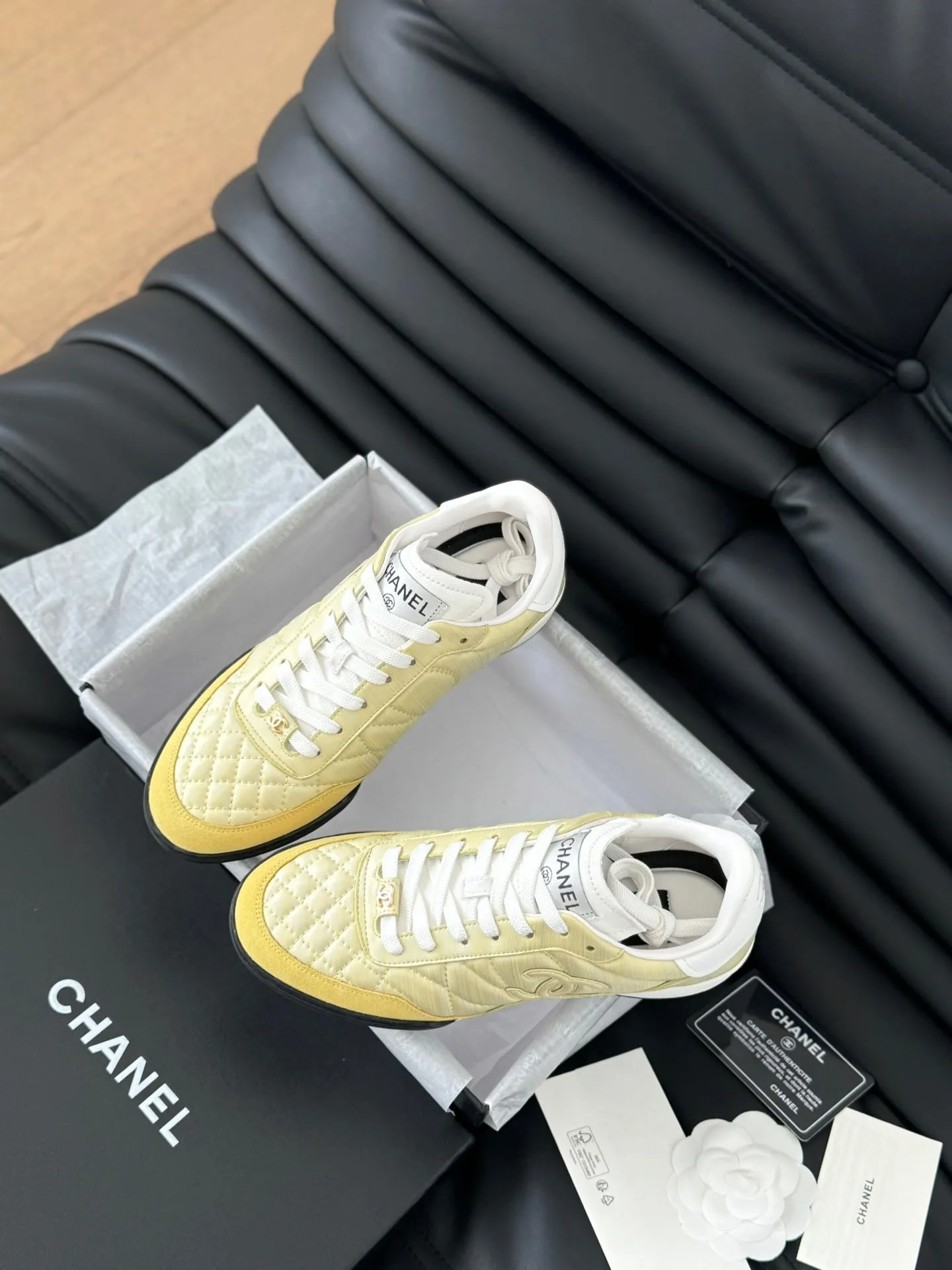 SNEAKER LIGHT EMBROIDERED Winter savings IN WHITE YELLOW MIX Oversized savings LAMBSKIN CHANEL