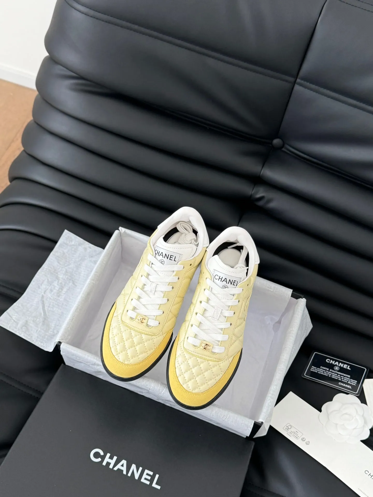 SNEAKER LIGHT EMBROIDERED Winter savings IN WHITE YELLOW MIX Oversized savings LAMBSKIN CHANEL