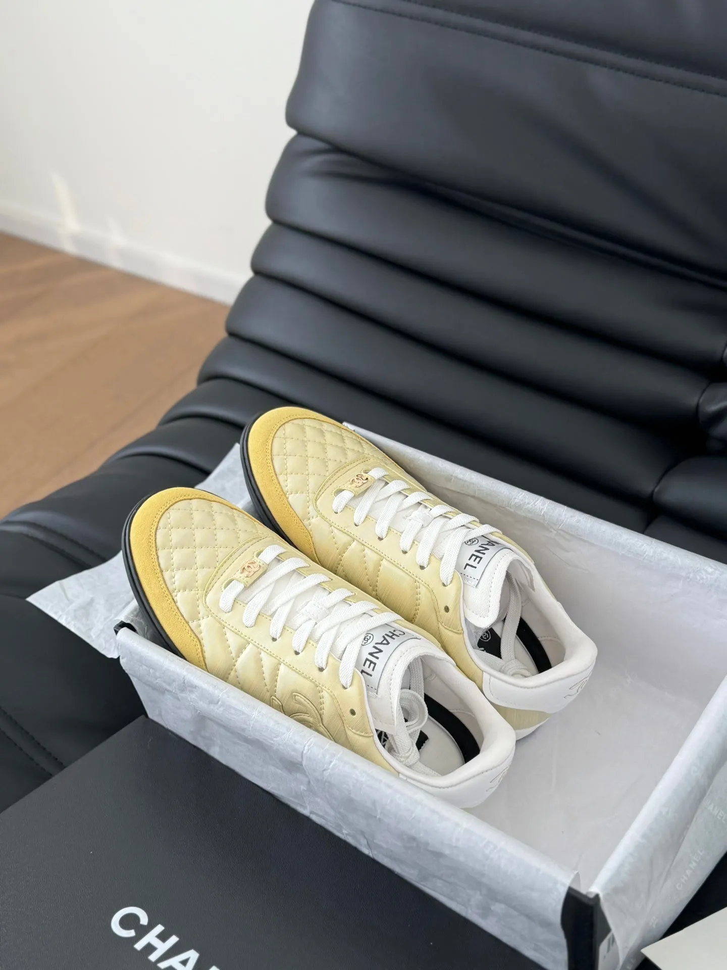 SNEAKER LIGHT EMBROIDERED Winter savings IN WHITE YELLOW MIX Oversized savings LAMBSKIN CHANEL