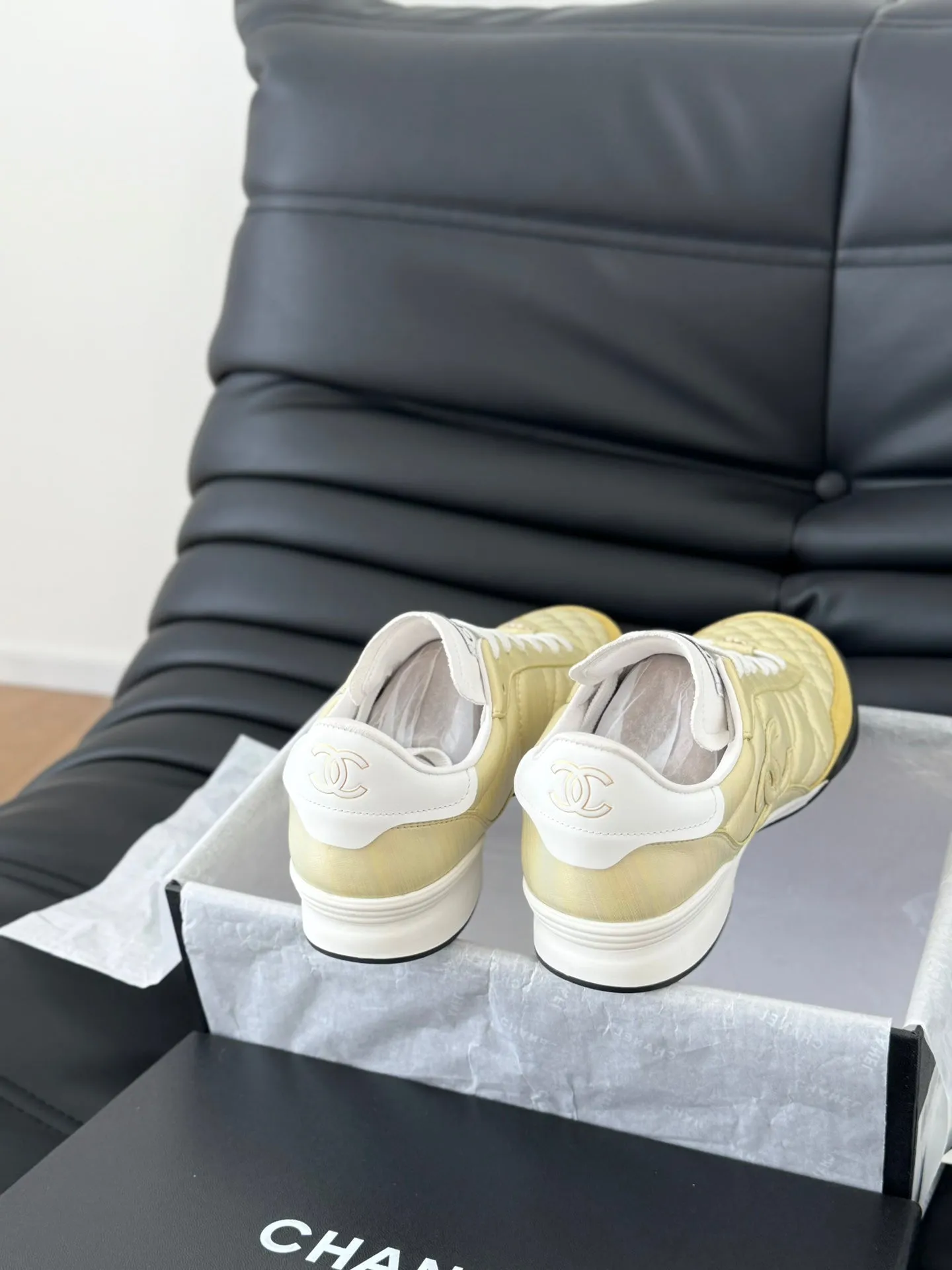 SNEAKER LIGHT EMBROIDERED Winter savings IN WHITE YELLOW MIX Oversized savings LAMBSKIN CHANEL