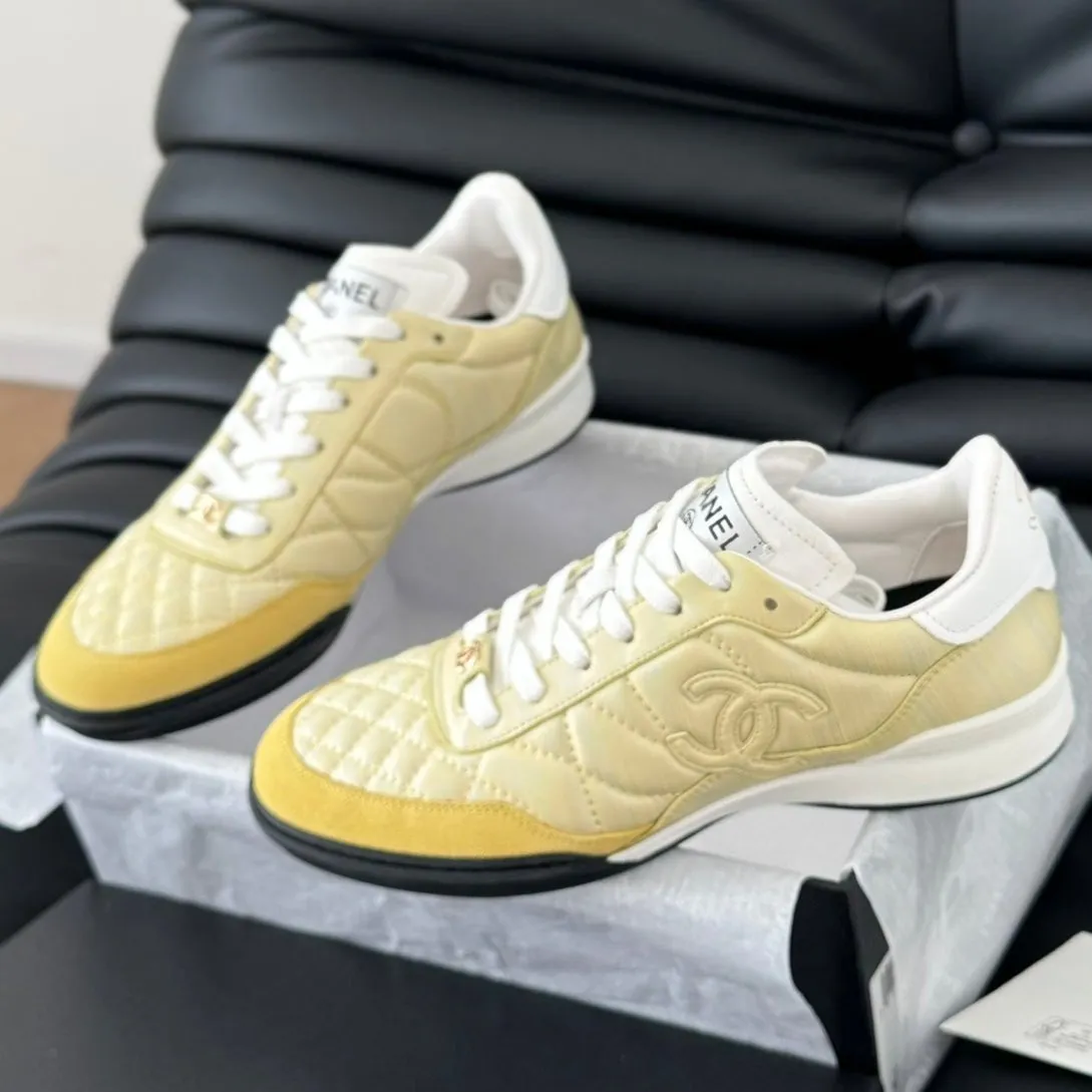 SNEAKER LIGHT EMBROIDERED Winter savings IN WHITE YELLOW MIX Oversized savings LAMBSKIN CHANEL