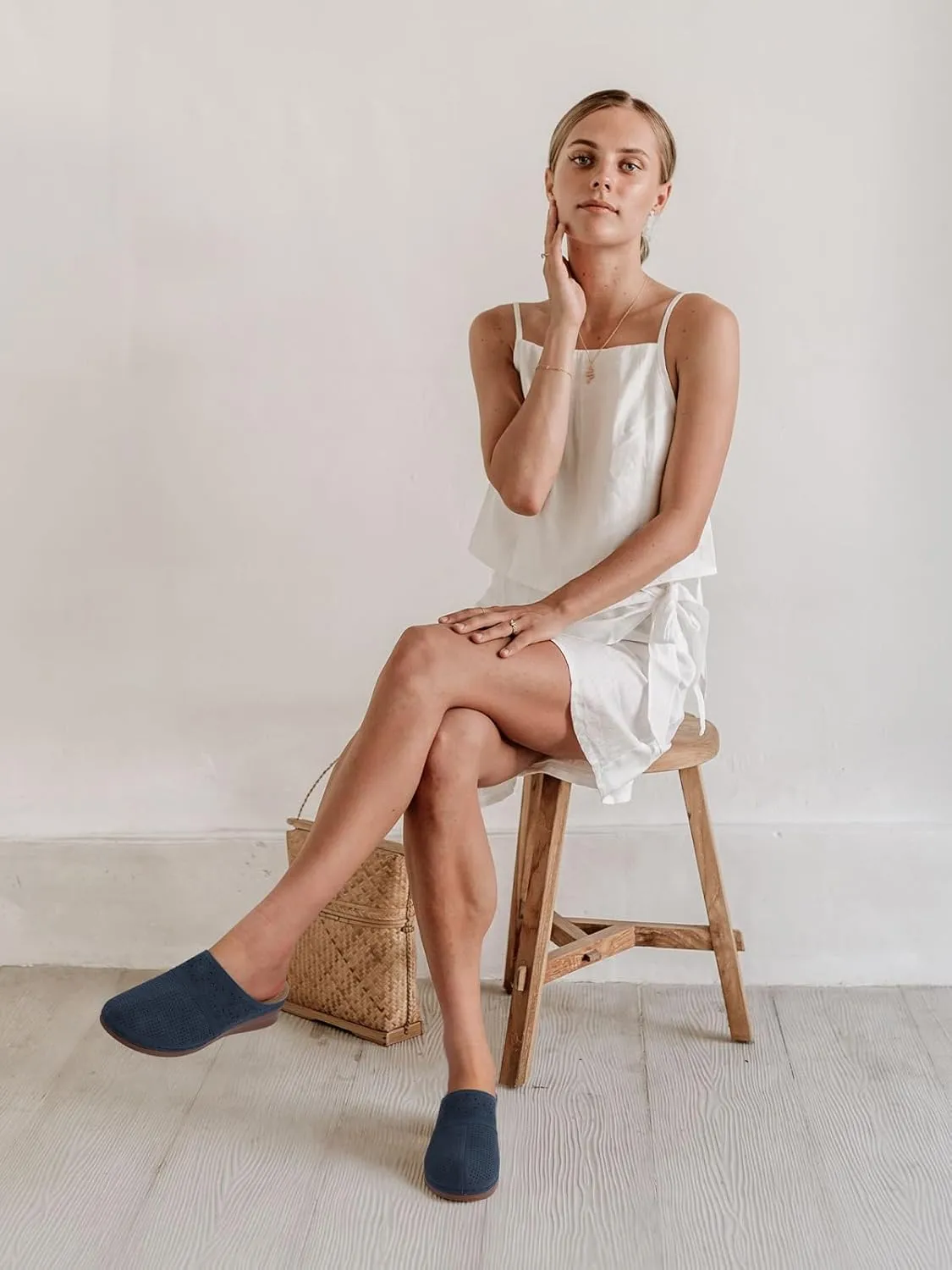 SWQZVT Clogs for Women Mules Slip-On: Closed Toe Clog - Comfortable Dressy Mule