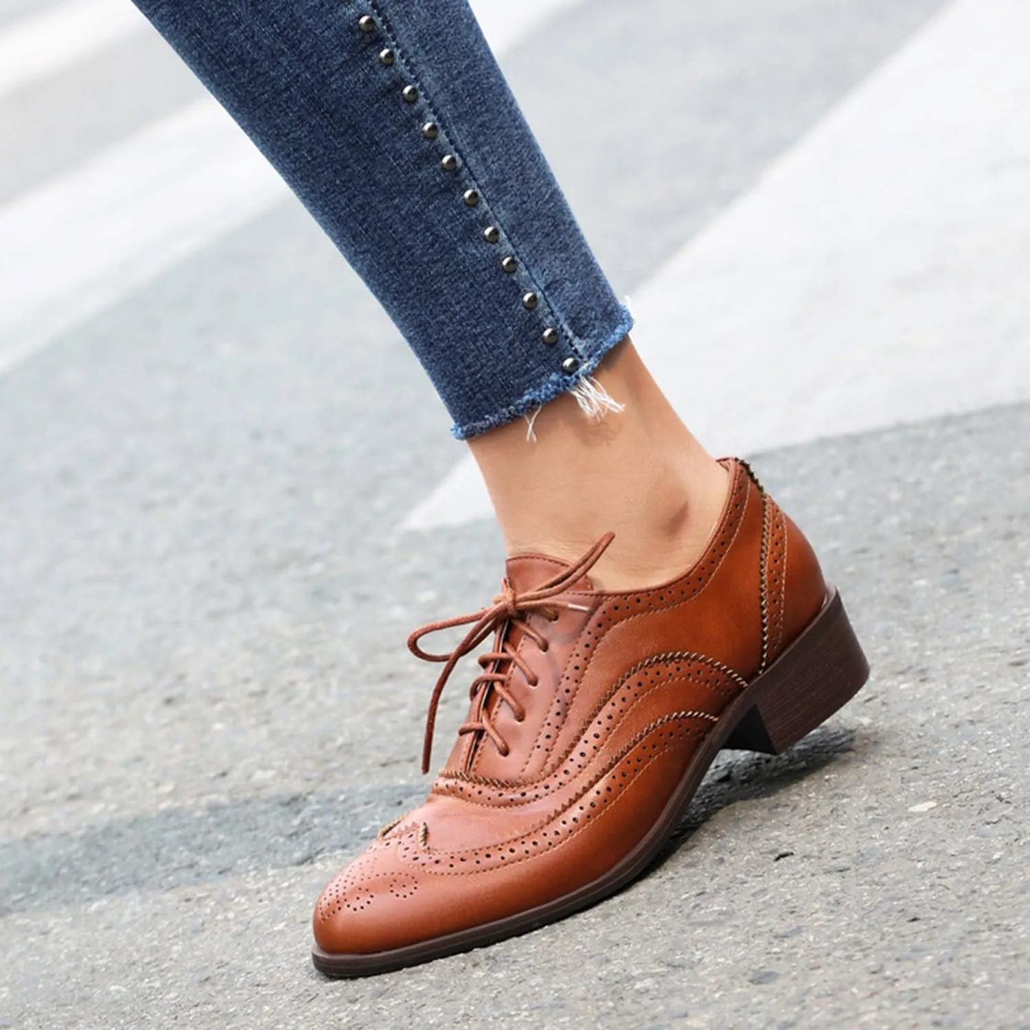 TDA Women's Perforated Wingtip Lace-up Synthetic Leather Dress Vintage Oxford Flat Shoes