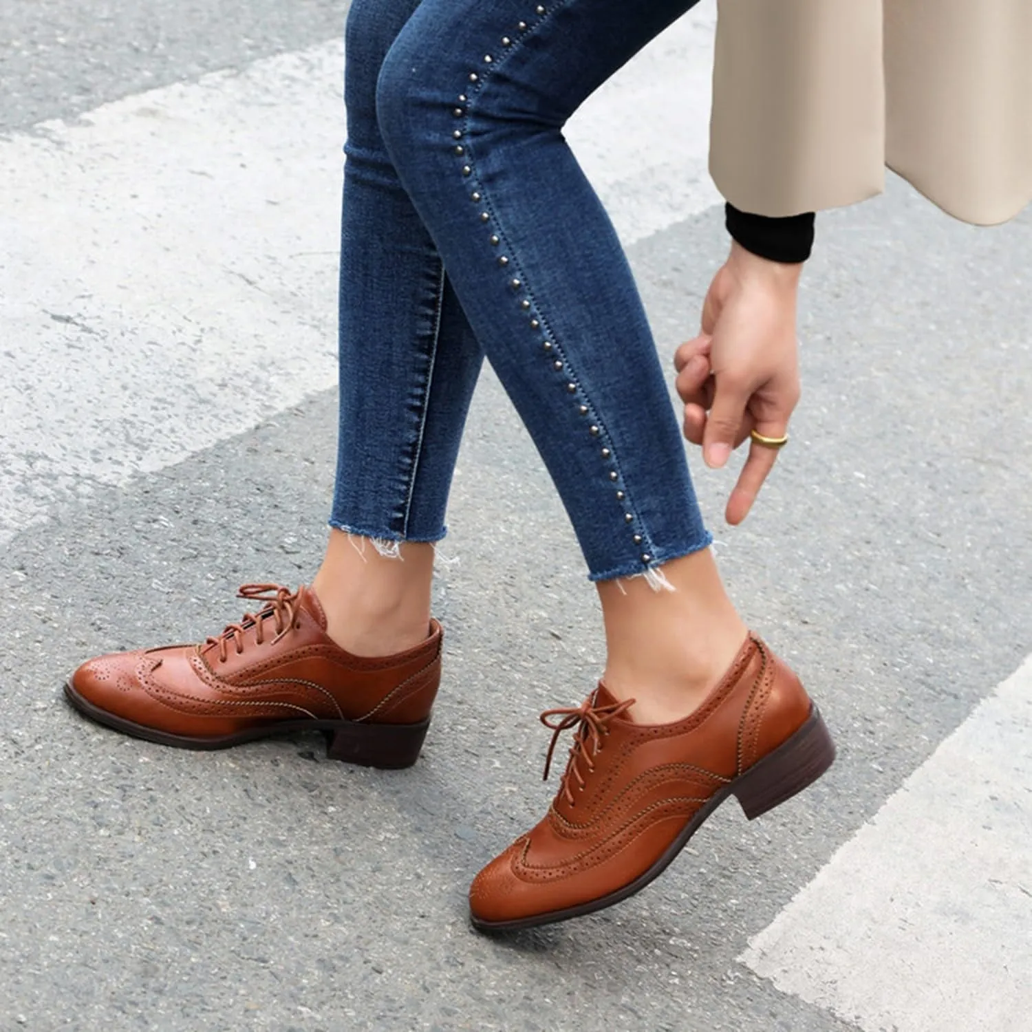 TDA Women's Perforated Wingtip Lace-up Synthetic Leather Dress Vintage Oxford Flat Shoes
