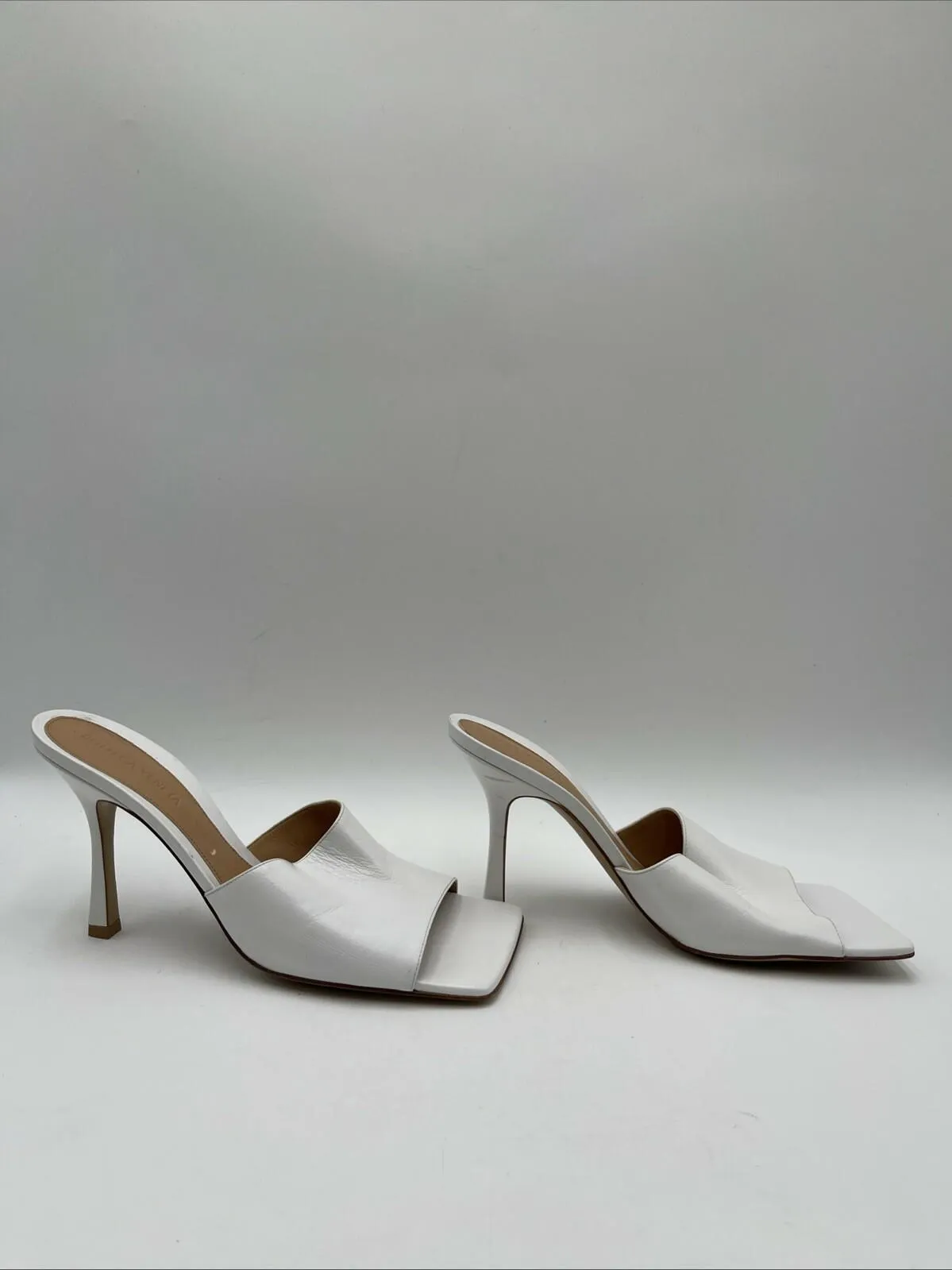 Women’s Bottega Veneta Pudding Stretch Mule Sandals In White Size 39.5 - Very Good