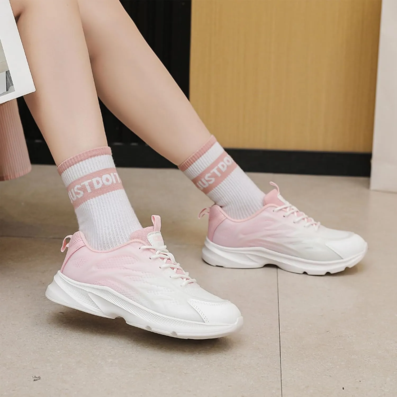 Womens Breathable Mesh Lace Up Walking Shoes Classic Lightweight Soft Athletic Tennis Running Shoes Casual Memory Foam Sneakers