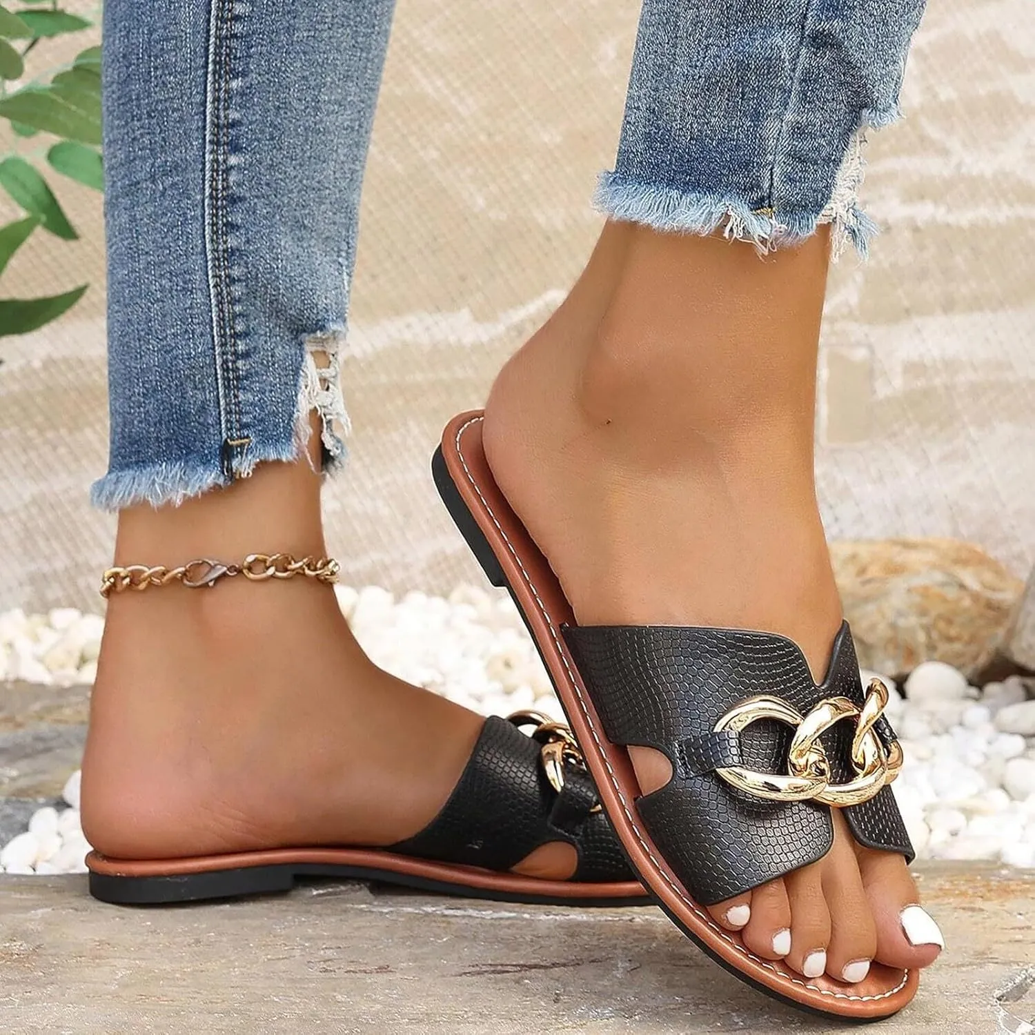Women's Fashion Slide Sandal Womens Flat Sandals Comfortable Flip Flops Slide Sandals Summer Beach Shoes With Metal