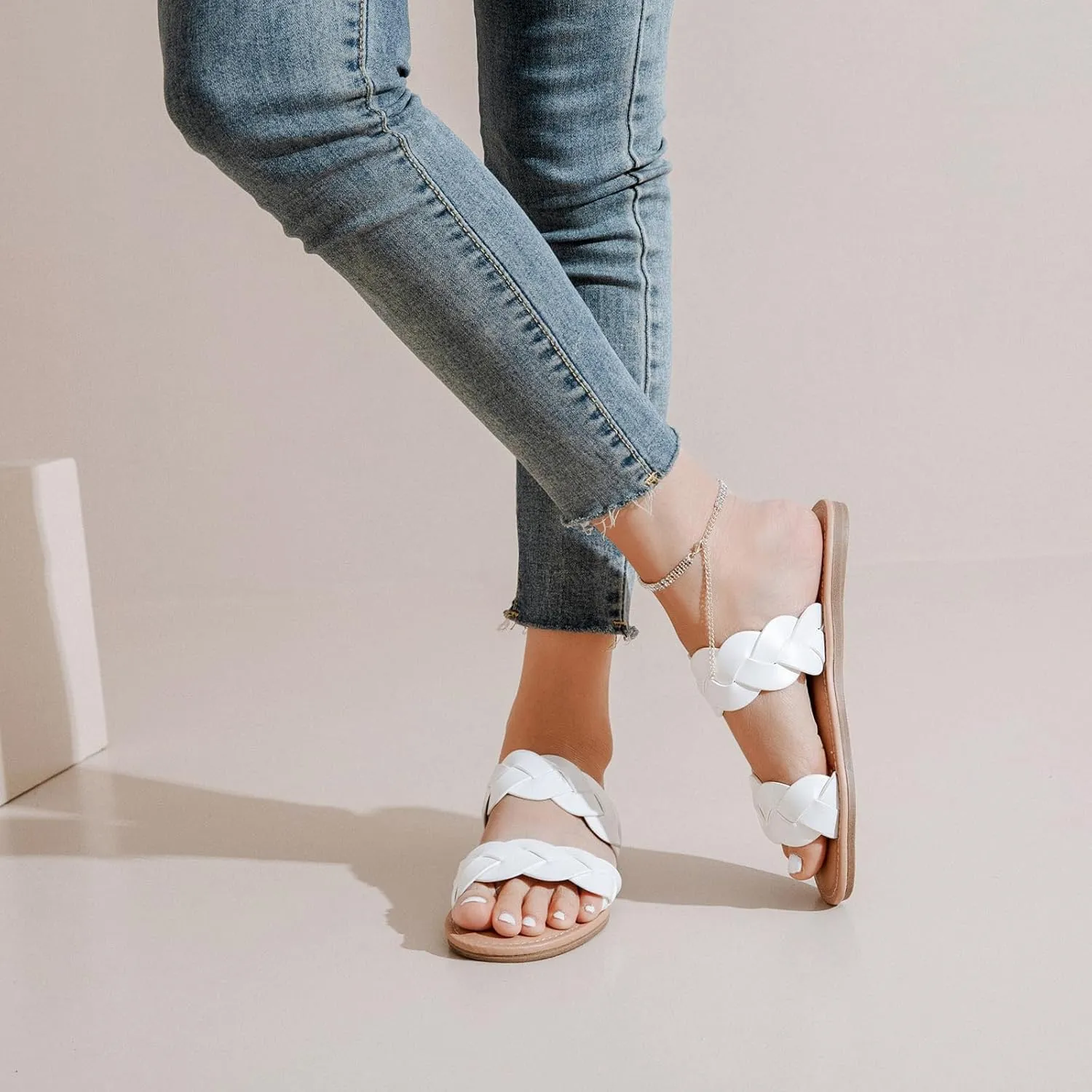 Women's Flat Slides Sandals, Summer Slippers Comfortable Braided Strap Round Open Toe Casual Beach Shoes for Women.