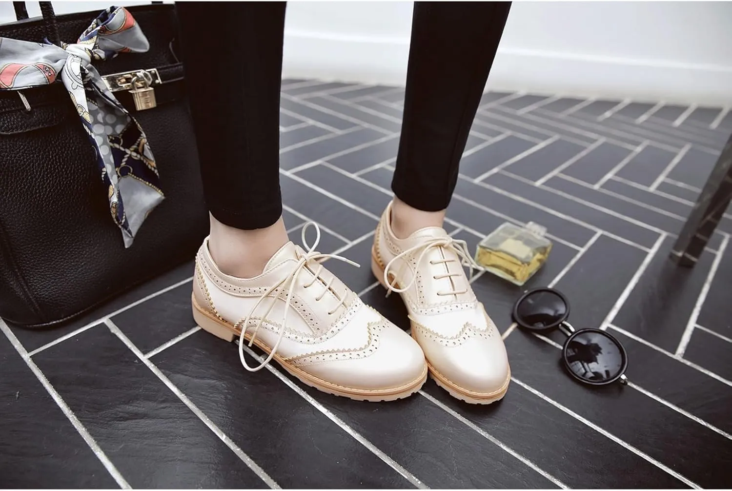 Women's Patent Leather Lace-Up Perforated Oxfords Round Toe Low Chunky Heel Block Patchwork Wingtip Brogues Pumps Casual Comfortable Derby Saddle Shoes