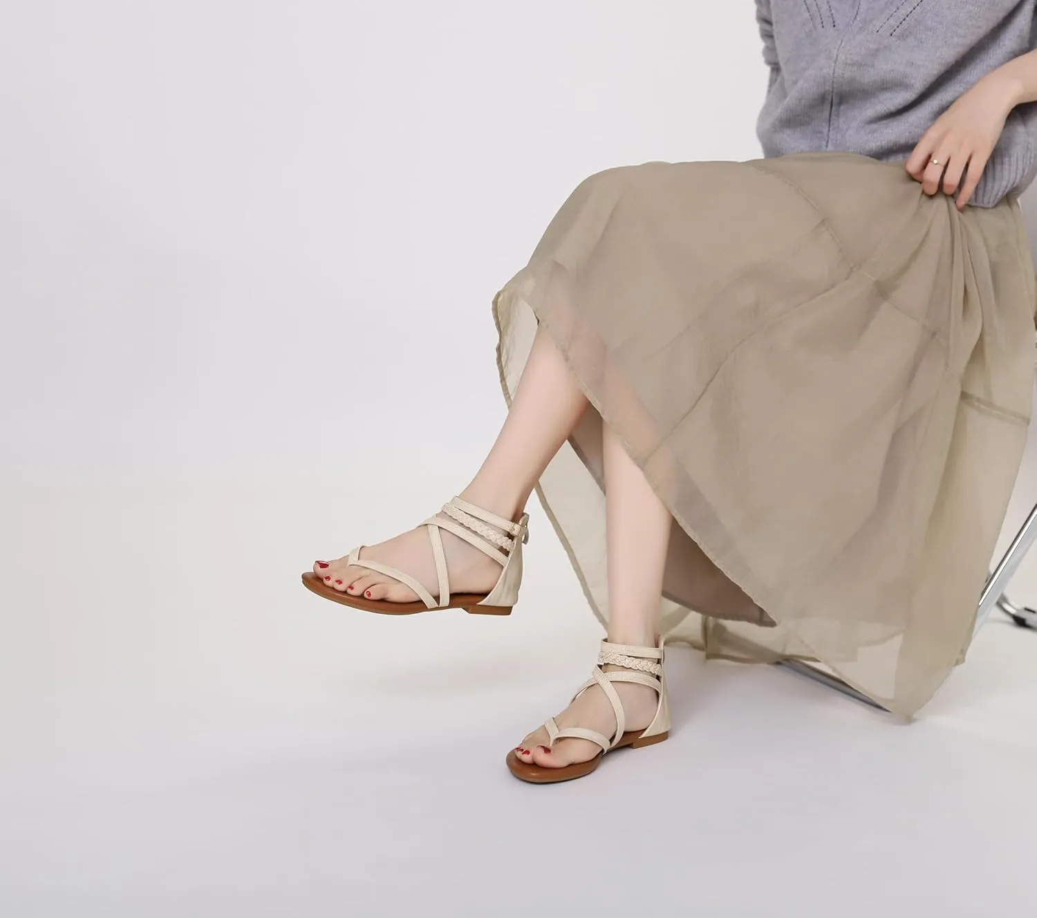 Women's Summer Strappy Flat Sandals Casual Gladiator Shoes Open Toe Sparkly Crossover Straps Dressy Fisherman Thong Sandals for Walking Beach Vacation