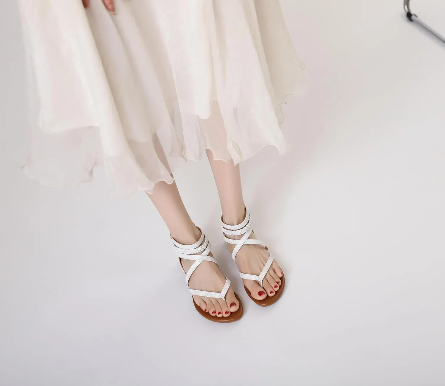 Women's Summer Strappy Flat Sandals Casual Gladiator Shoes Open Toe Sparkly Crossover Straps Dressy Fisherman Thong Sandals for Walking Beach Vacation